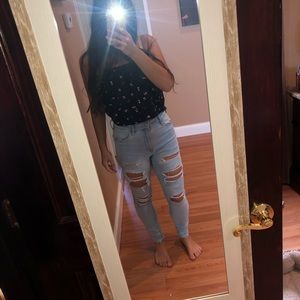 A women’s/teen cropped blouse